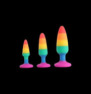 Experience the rainbow with our set of three anal plugs in different sizes made of 100% silicone. Perfect for exploring new sensations and pushing boundaries. Waterproof and body-safe for long-term use.